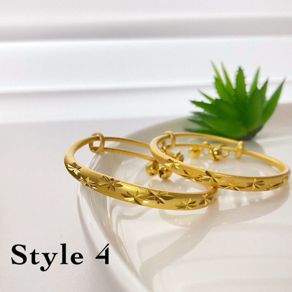 Baby adjustable gold bangle, gold baby bracelet, toddler bangle gift for toddler - Picture 5 of 8